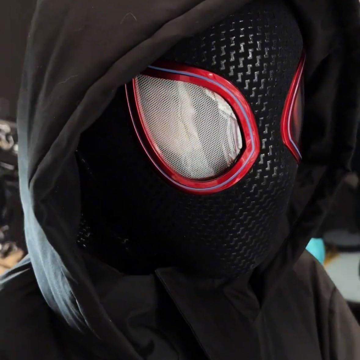 Spider-Man Cosplay Mask with Moving Eyes – Realistic Superhero Helmet